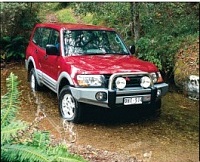 Силовой бампер для Mitsubishi Pajero GLS и для GL/GLX с заводскими фендерами. 