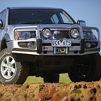 Бампер ARB DeLuxe Mitsubishi L200 2006-2009 ML с противотуманнымы фарами Бампер ARB DeLuxe Mitsubishi L200 2006-2009 ML с противотуманнымы фарами