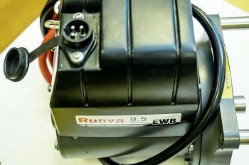 Лебёдка электрическая 12V Runva 9500 lbs 4350 кг.jpeg